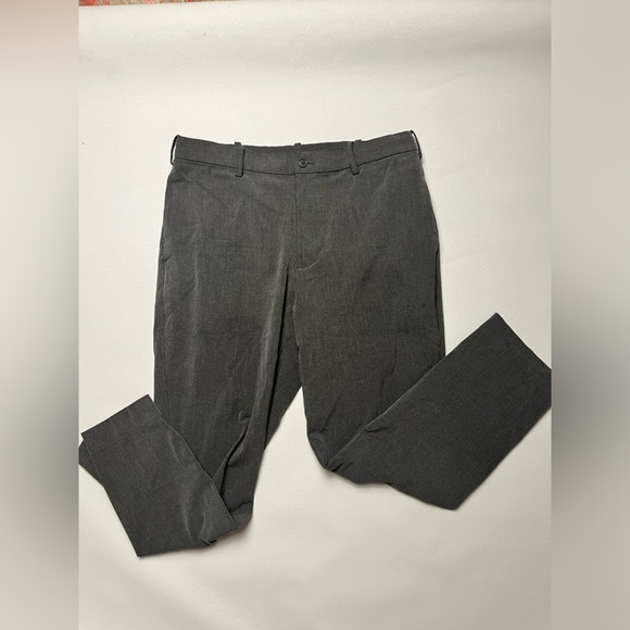 Men’s charcoal, gray straight leg pants from Uniqlo - Picture 2 of 7